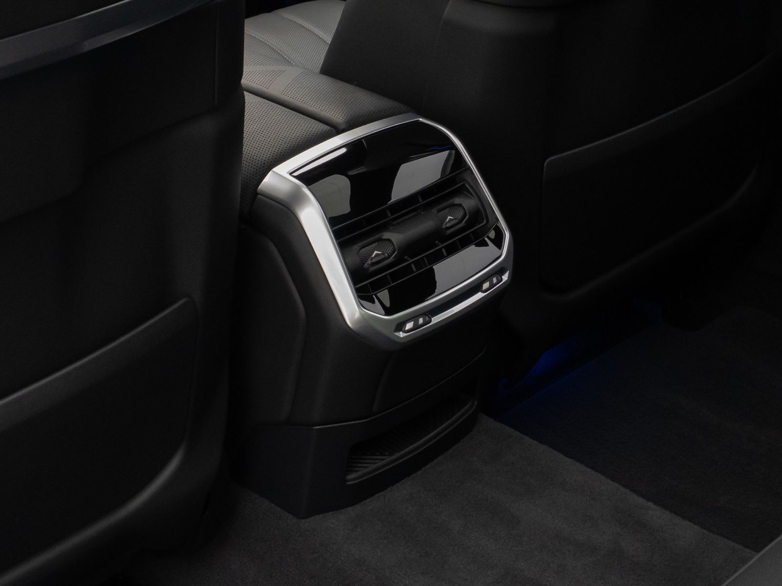 Fahrzeugabbildung BMW i7 xD60 M-Sport HUD Pano 360°Massage ACC Soft 21