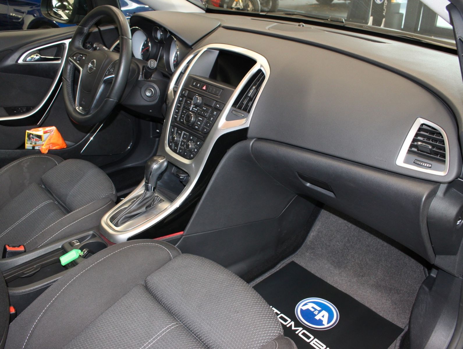 Fahrzeugabbildung Opel Astra 1.6 Edition Sport*Navi*Bi-Xenon*PDC