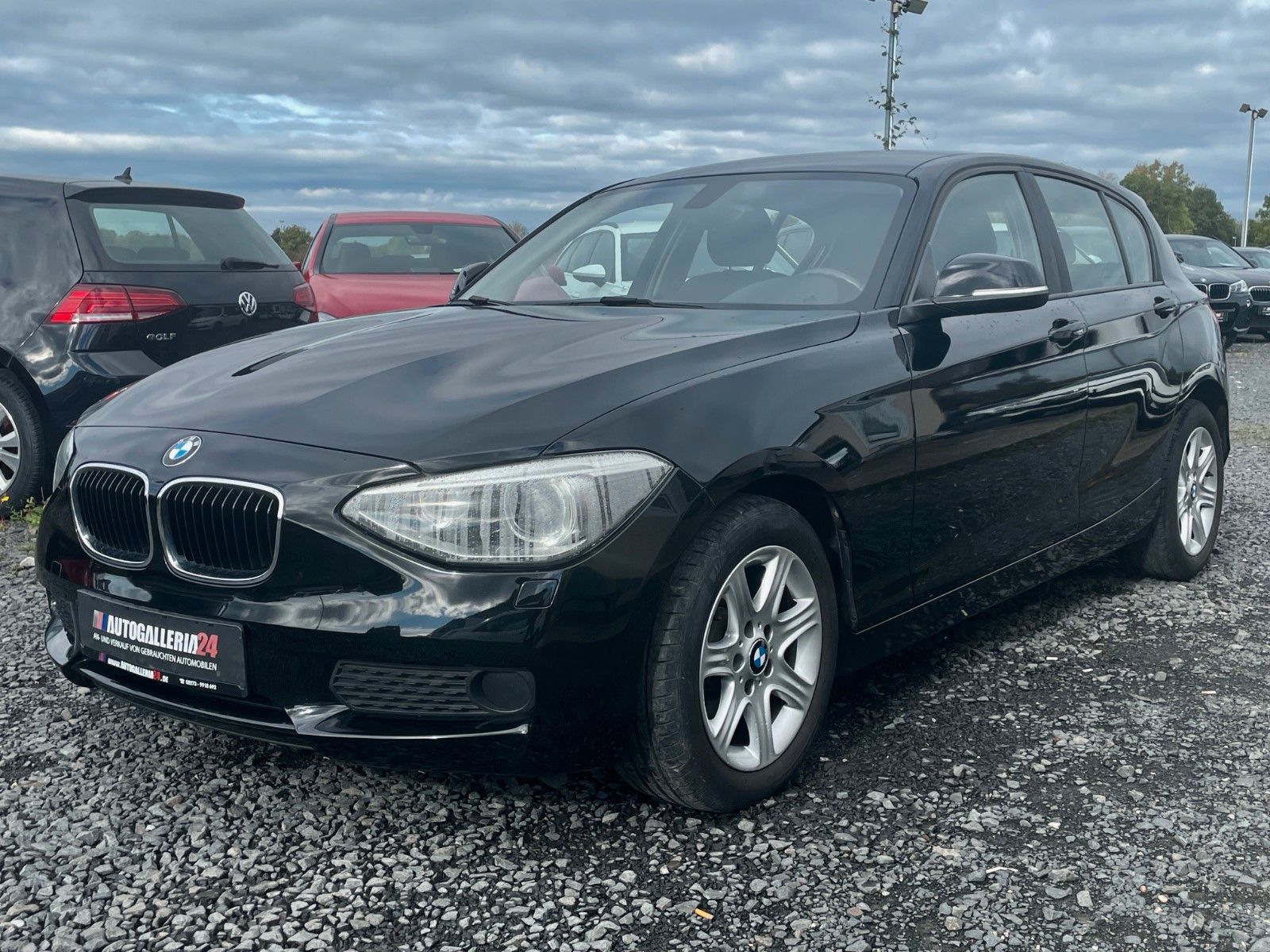 Fahrzeugabbildung BMW 118d 5-Türer Automatik Xenon PDC SZH SCHECKHEFT