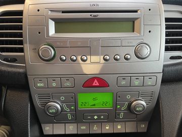 Lancia Ypsilon 1.4 8V Oro *KLIMAAUT.*2.HD*TÜV 062027*