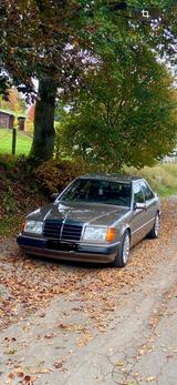 Mercedes-Benz Mercedes W124 230E - Mercedes-Benz W124 aus dem Jahr 1992