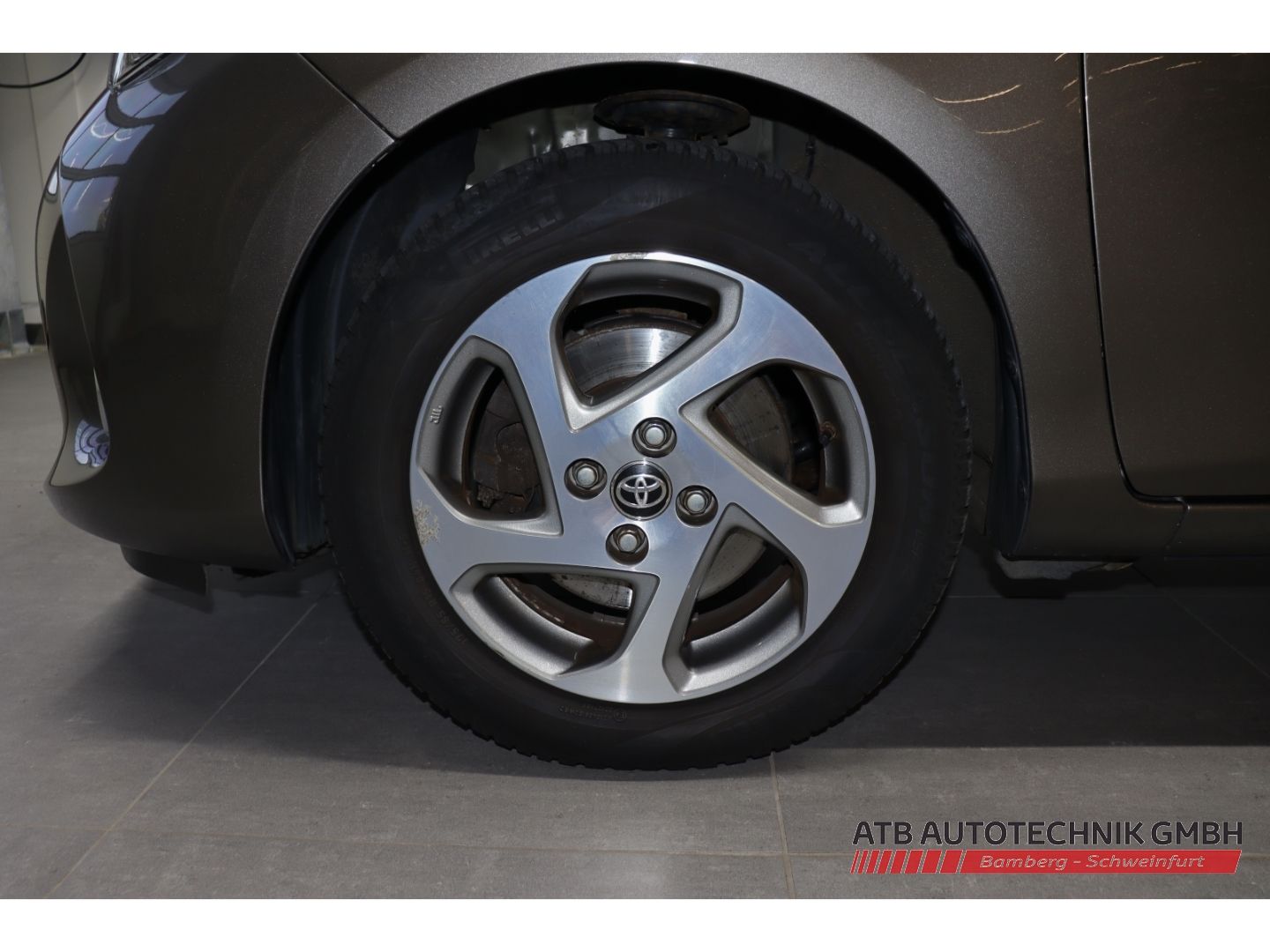 Fahrzeugabbildung Toyota Yaris Edition-S Hybrid 1.5l VVT-i SHZ 2-Zonen-Kl