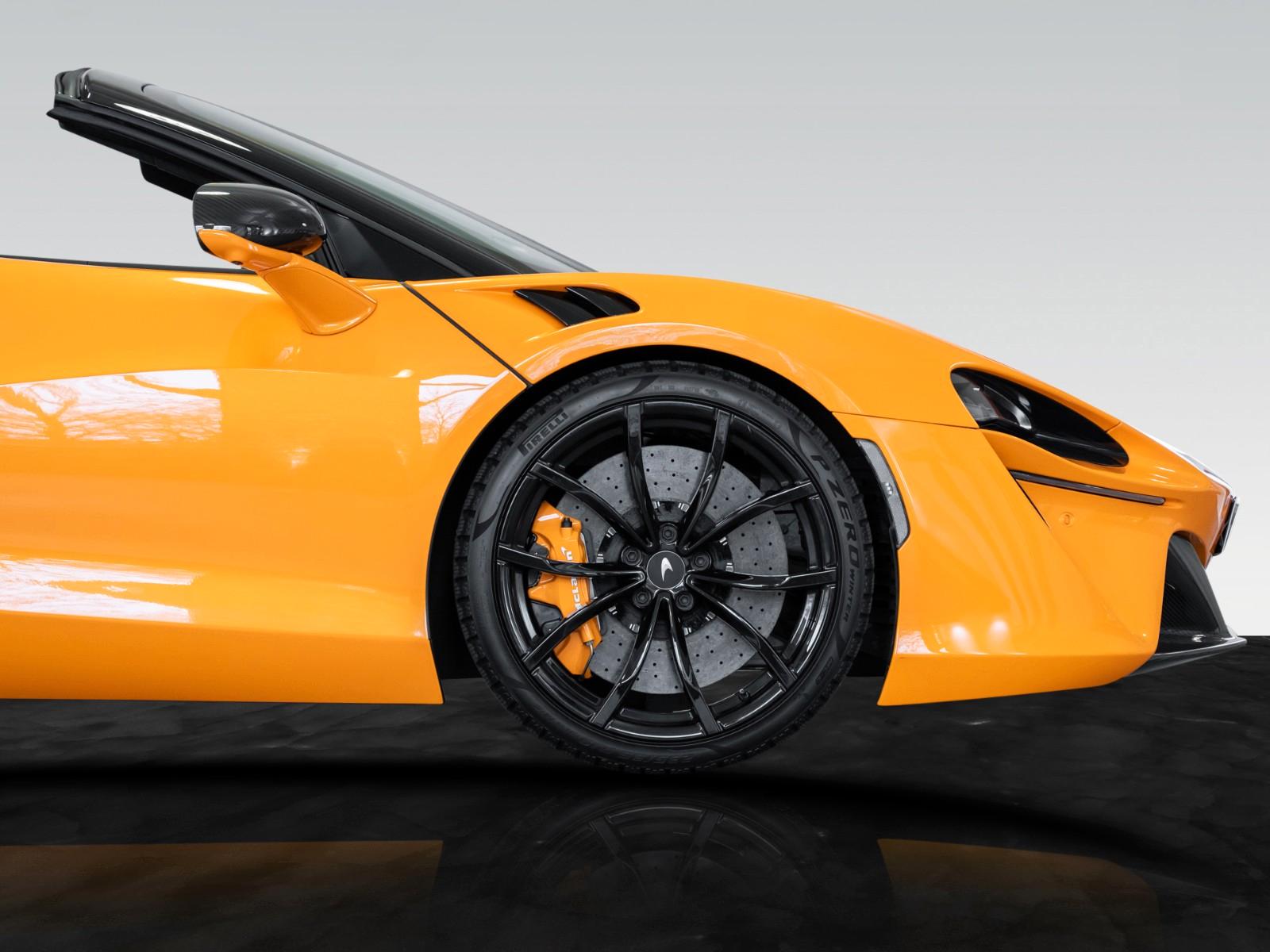 McLaren Artura Spider | Electrochromic Roof | B&W Audio