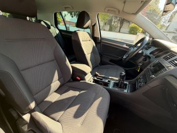 Volkswagen Golf - 5