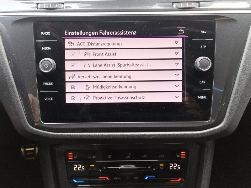 Fahrzeugabbildung Volkswagen Tiguan 1.5 TSI Active   ACC+KAMERA+NAVI+SMART-LI