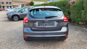 Fahrzeugabbildung Ford Focus Trend 5-Türig 1,6 Ltr.-4 Zyl.