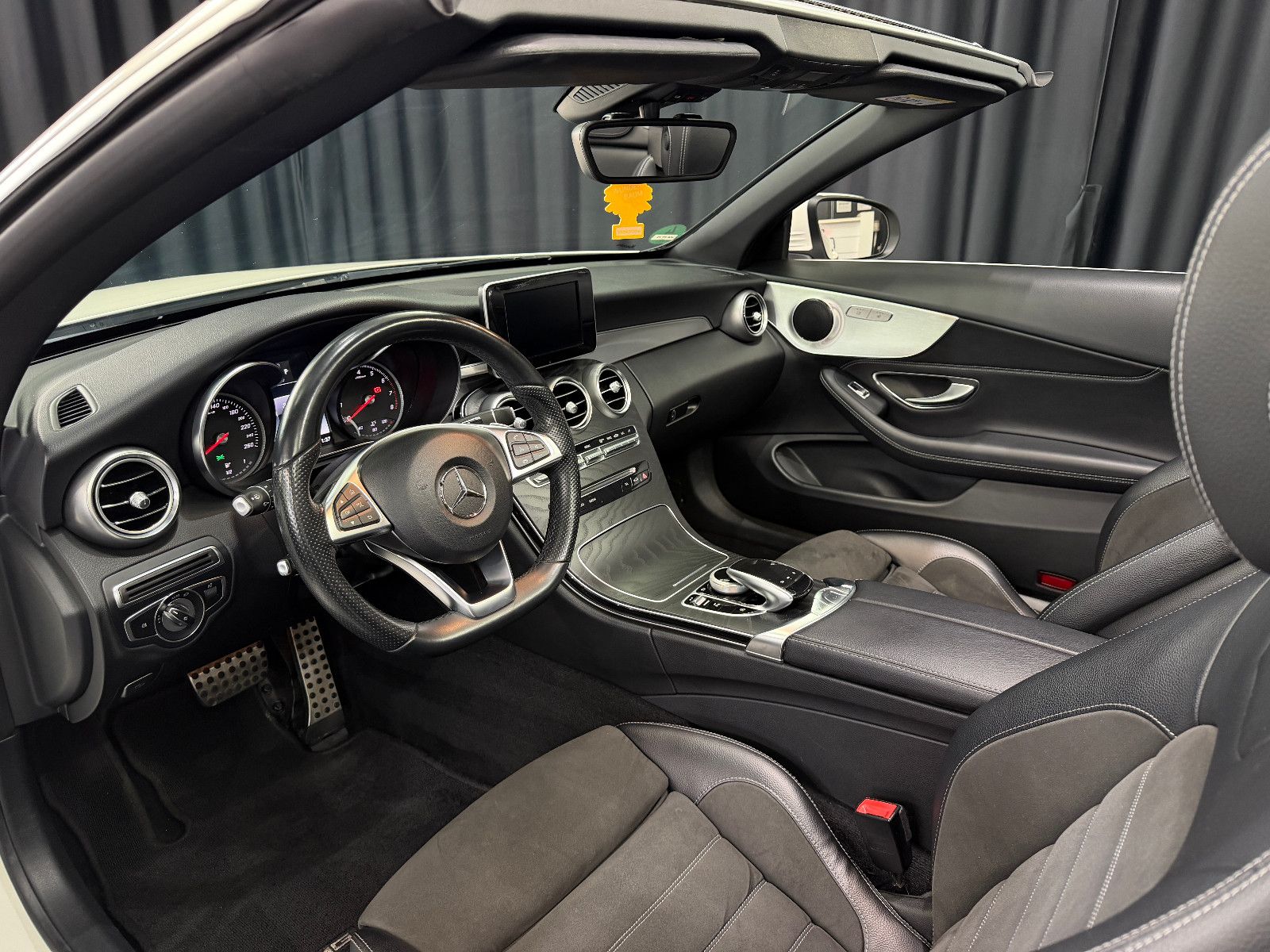 Fahrzeugabbildung Mercedes-Benz C 180 Cabrio |AMG-LINE|LED|RF-CAM|AUTOMATIK