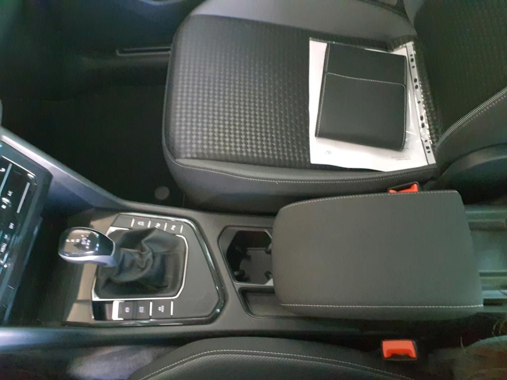 Fahrzeugabbildung Volkswagen Tiguan TSI Active DSG LED Navi ACC RFK SH 18"