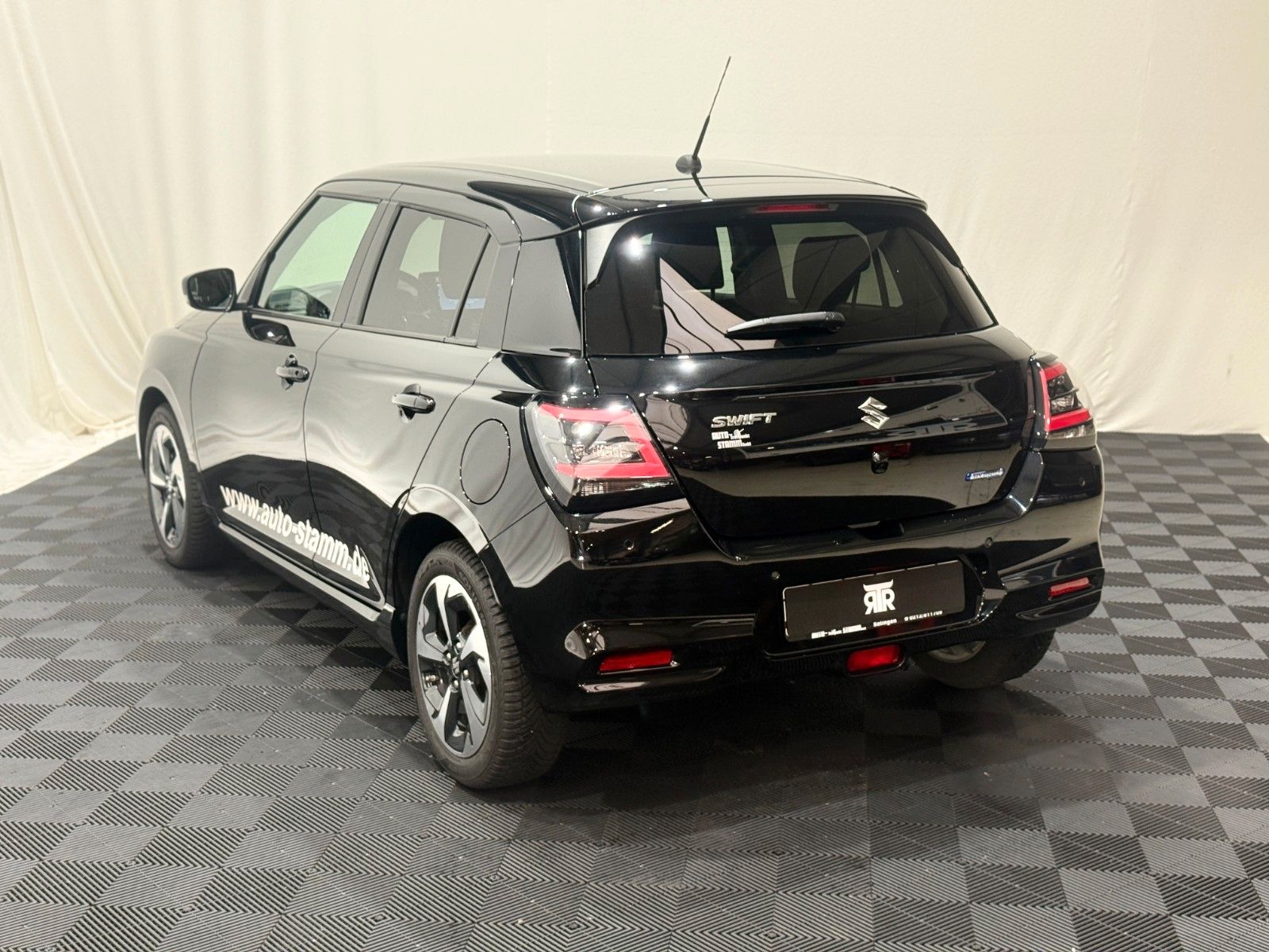 Fahrzeugabbildung Suzuki Swift 1.2 HYBRID Comfort+
