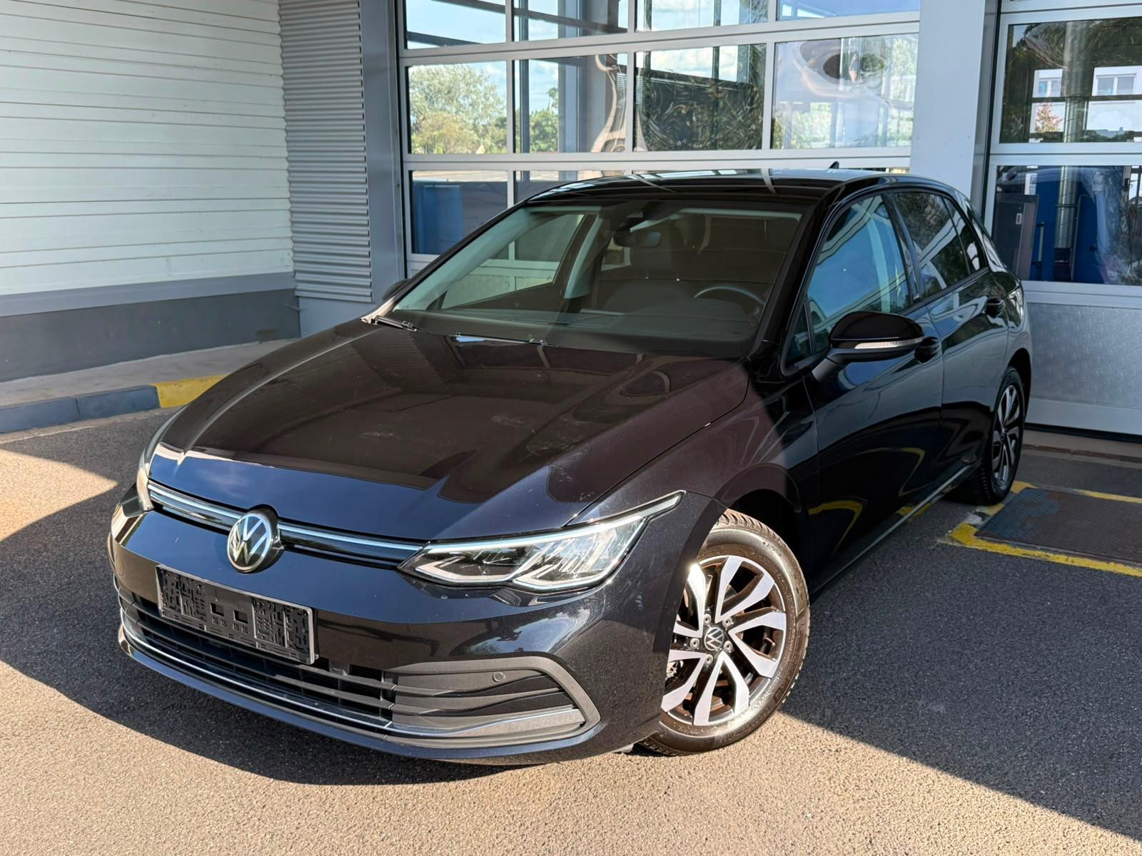 Volkswagen Golf VIII Lim. Active*SHZ*AHK*NAVI