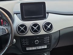 MERCEDES-BENZ B 180 Style Edition Navi LED Kamera Apple CarPla