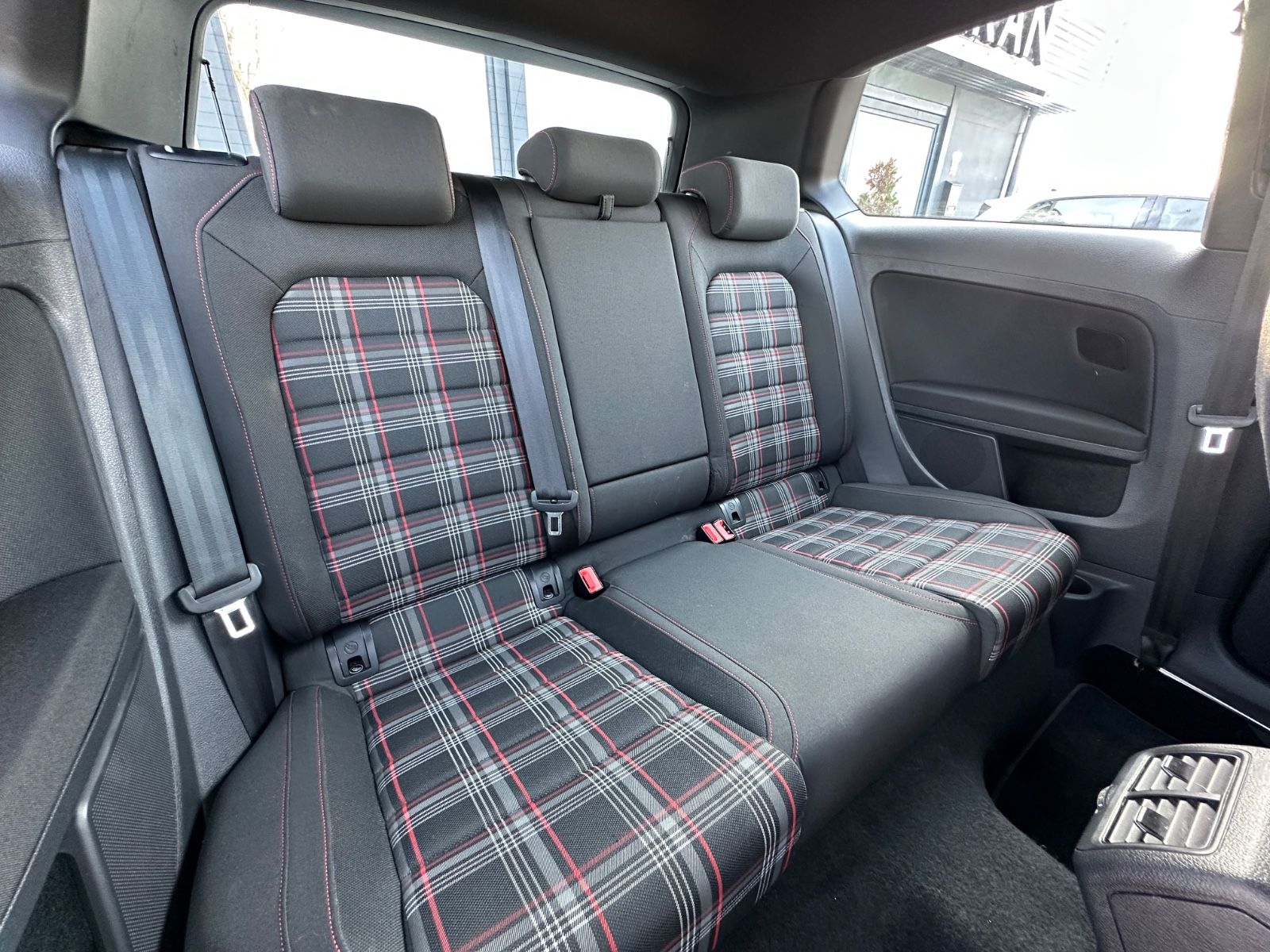 Volkswagen Golf VII 2.0 TSI DSG GTI Lim.*BI-XENON* foto 25