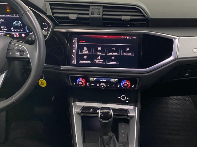 Q3 35 TFSI S tronic KAMERA+NAVI+SHZ+GRA
