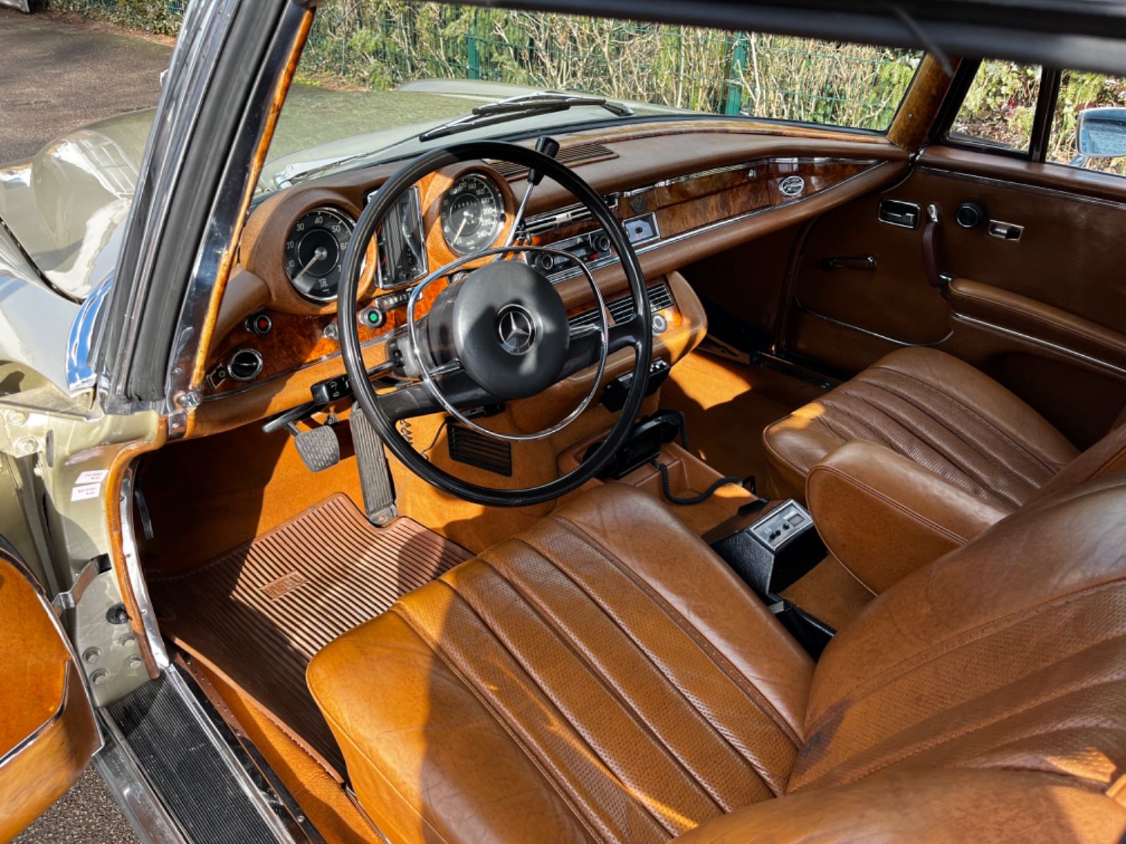 MERCEDES-BENZ 280 17