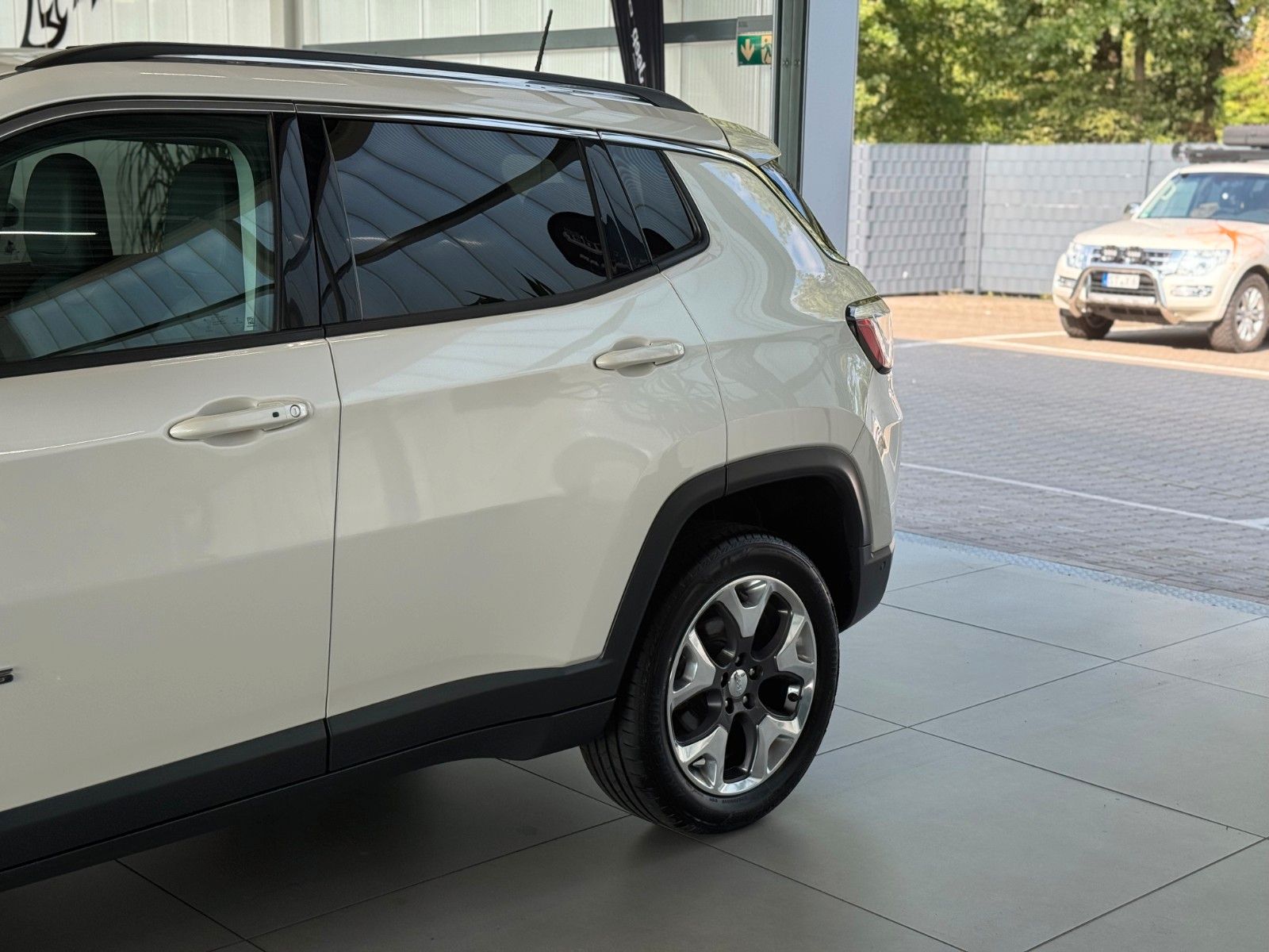 Fahrzeugabbildung Jeep Compass Limited 4WD DAB+ Xenon Beats Navi