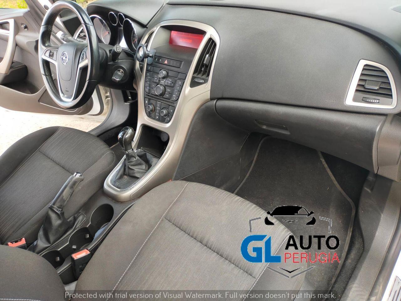 Opel Astra 2012 — photo 12