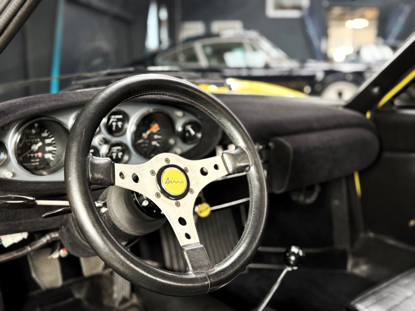 Fahrzeugabbildung Ferrari Dino 246 GT + Giallo Fly + Vollrest. + Zustand 1