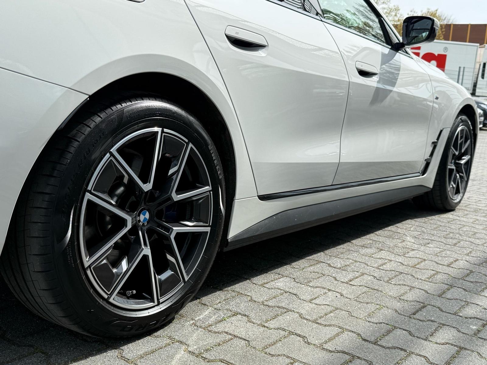 BMW i4 xDrive40 M Sportpaket //Stop&Go HiFi HUD