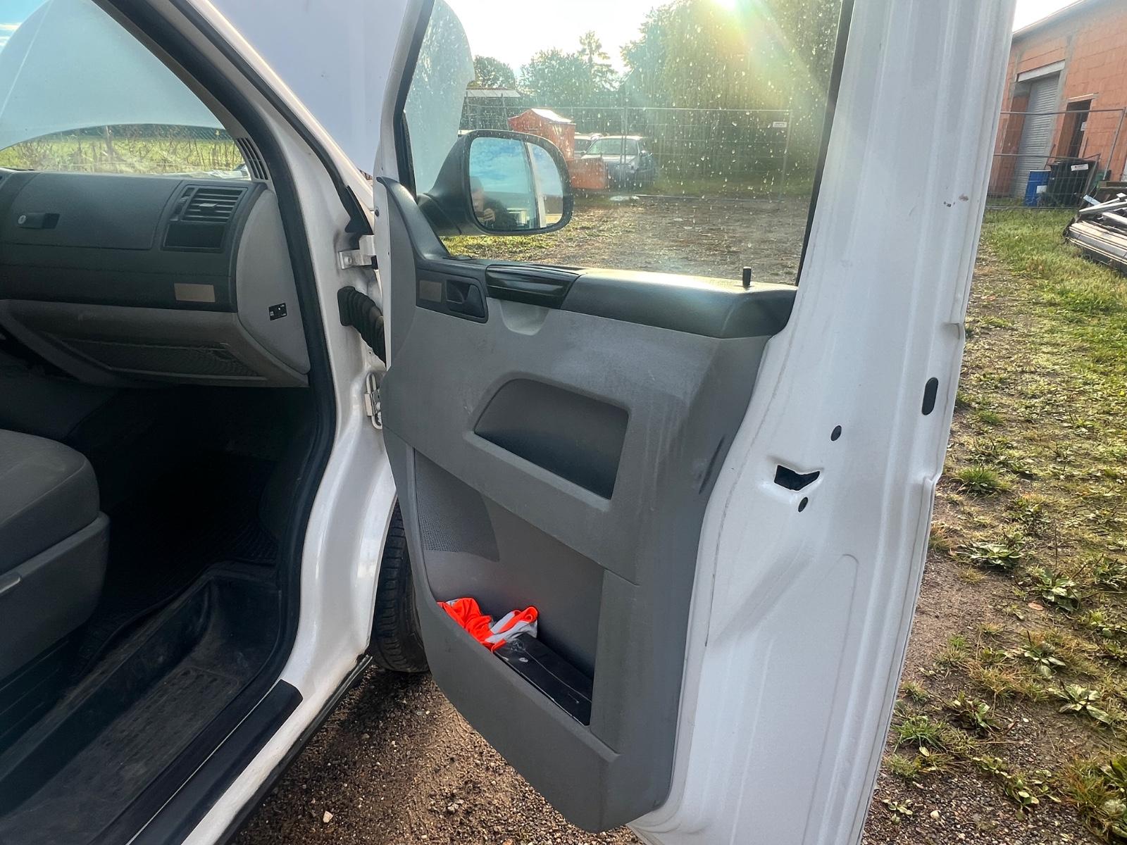 Volkswagen Transporter 2012 — photo 5
