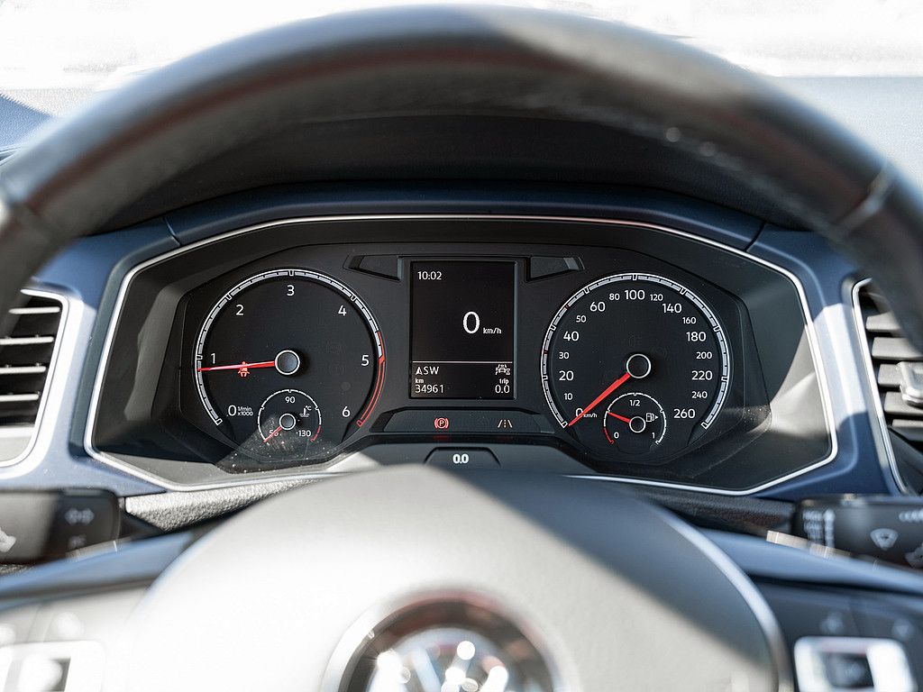 Fahrzeugabbildung Volkswagen T-Roc 1.6 TDI United NAVI ACC SHZ PDC ALU
