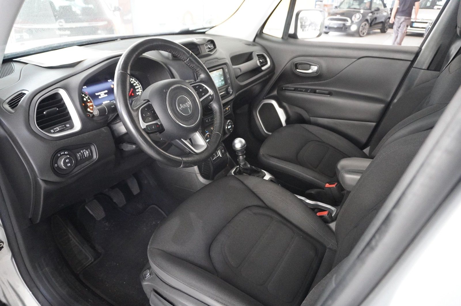 Fahrzeugabbildung Jeep Renegade 1.4T LIMITED KLIMA/SHZ/PDC/TEMP/AHK