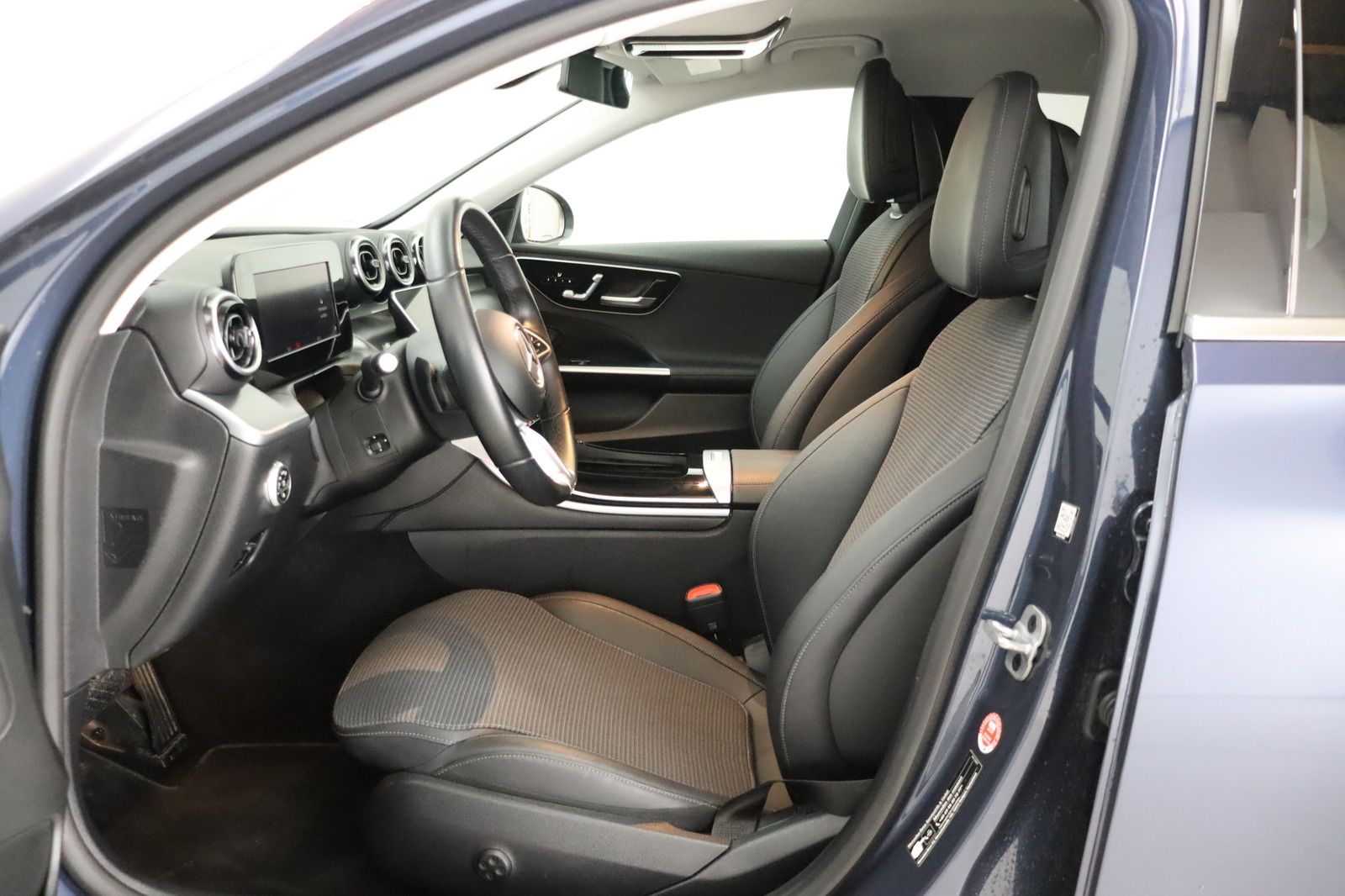 Fahrzeugabbildung Mercedes-Benz C 220 T d 4Matic Standhzg. * LED *