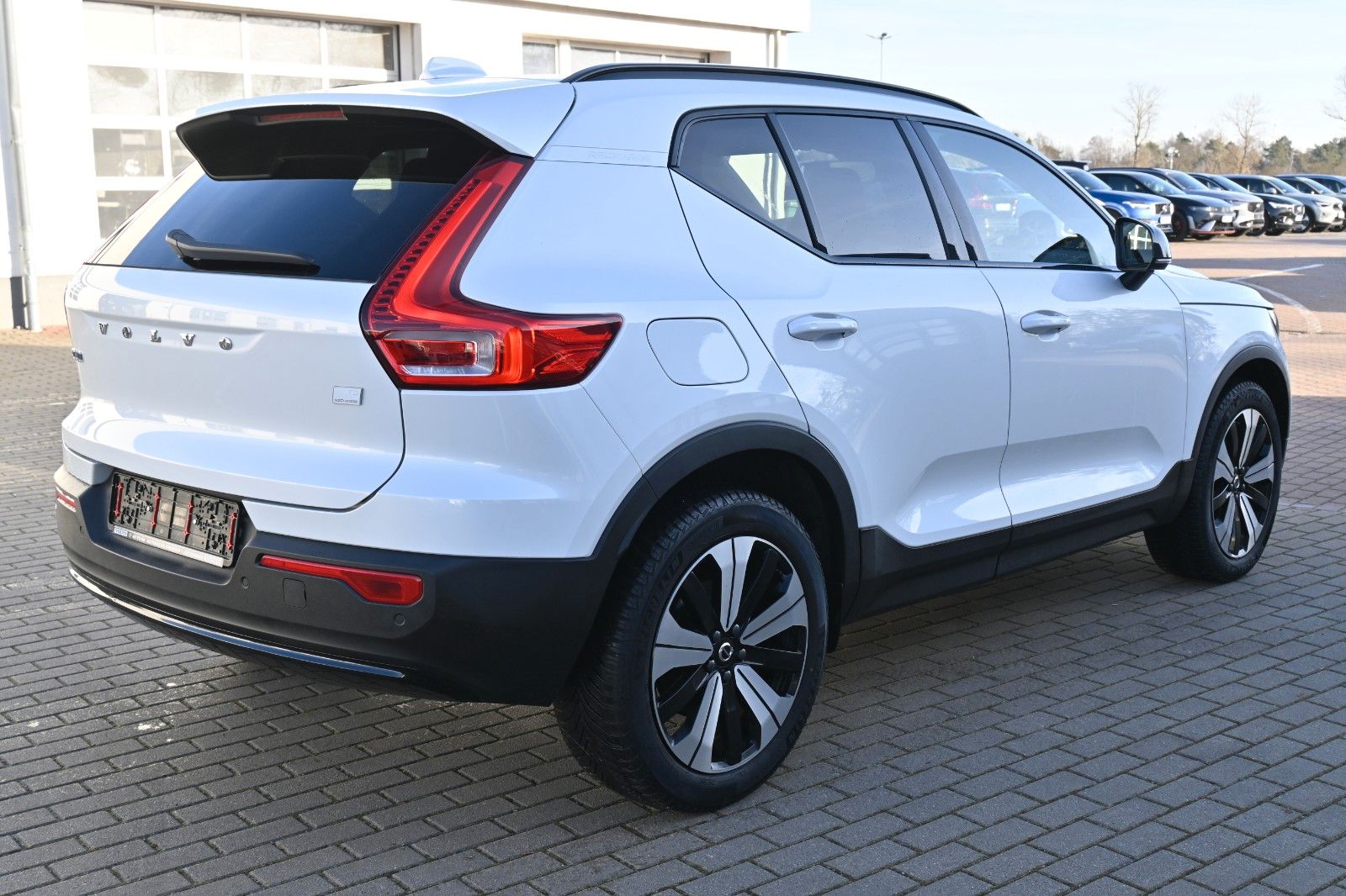 Fahrzeugabbildung Volvo XC40 T5 Recharge Plus Dark*H&K*BLIS*RFK*AHK