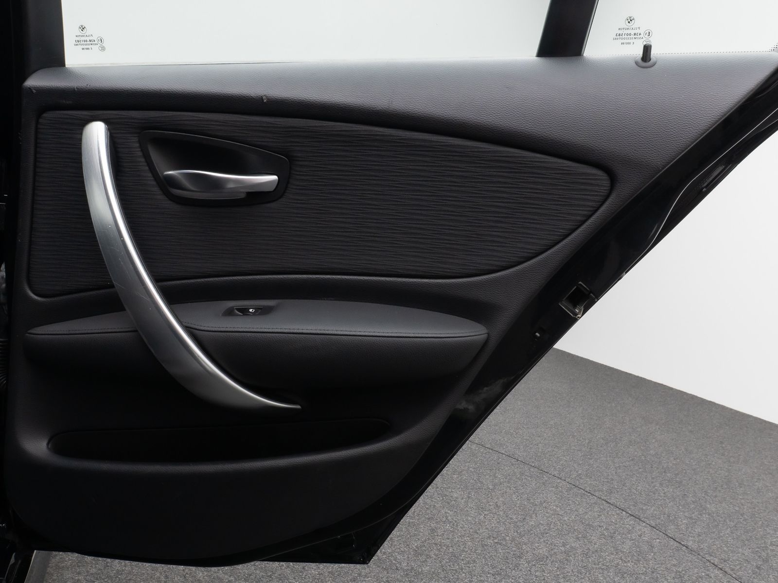 Fahrzeugabbildung BMW 118d Glasdach Navi Sitzhzg Xenon PDC 8Fach