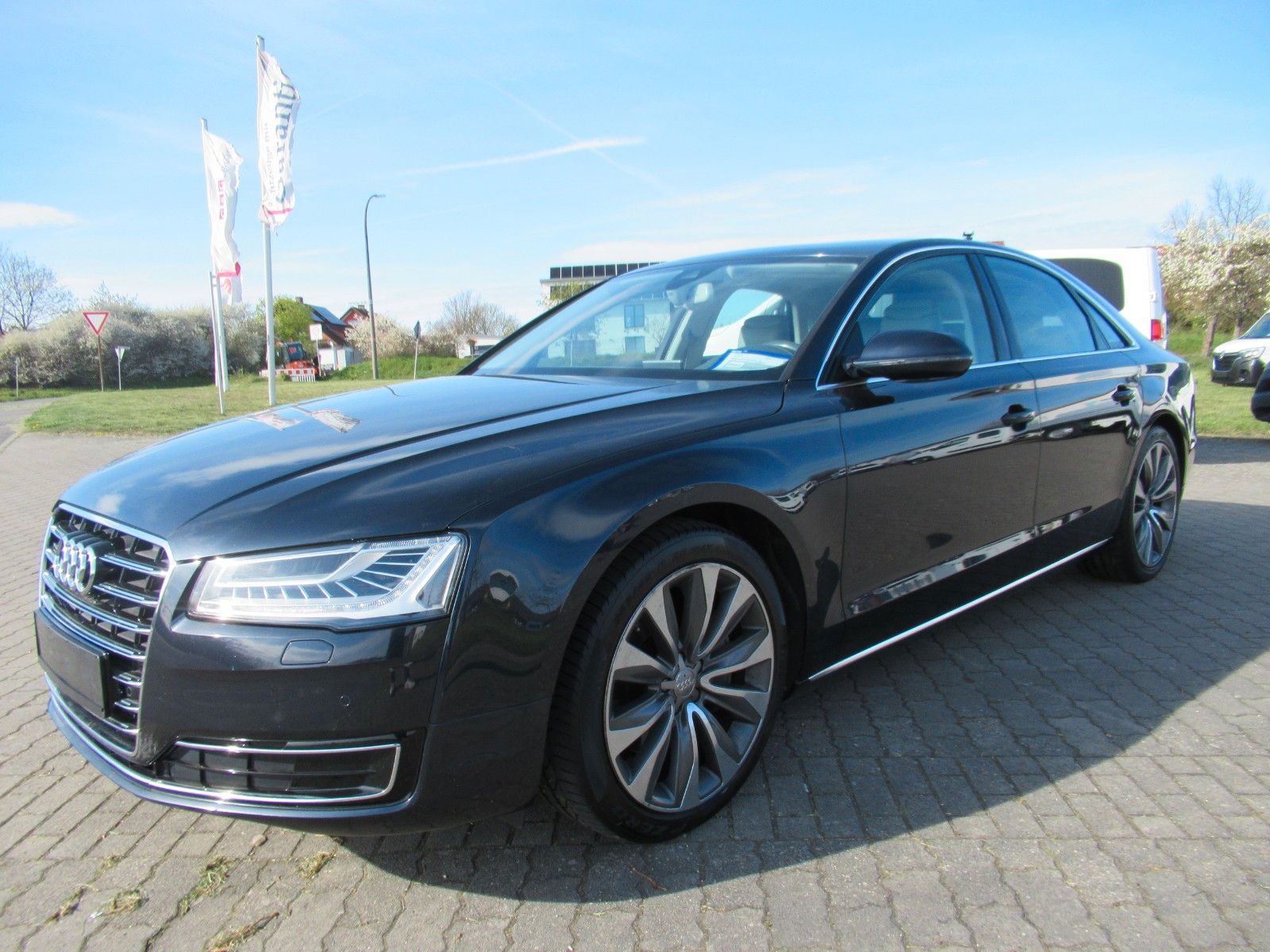 Audi A8 - 1