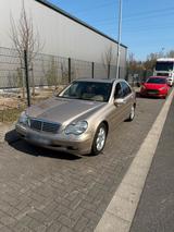Mercedes-Benz C220 CDI Elegance W203 *lesen* - Mercedes-Benz C 220 mit Diesel-Antrieb: Limousine, W203 Cdi