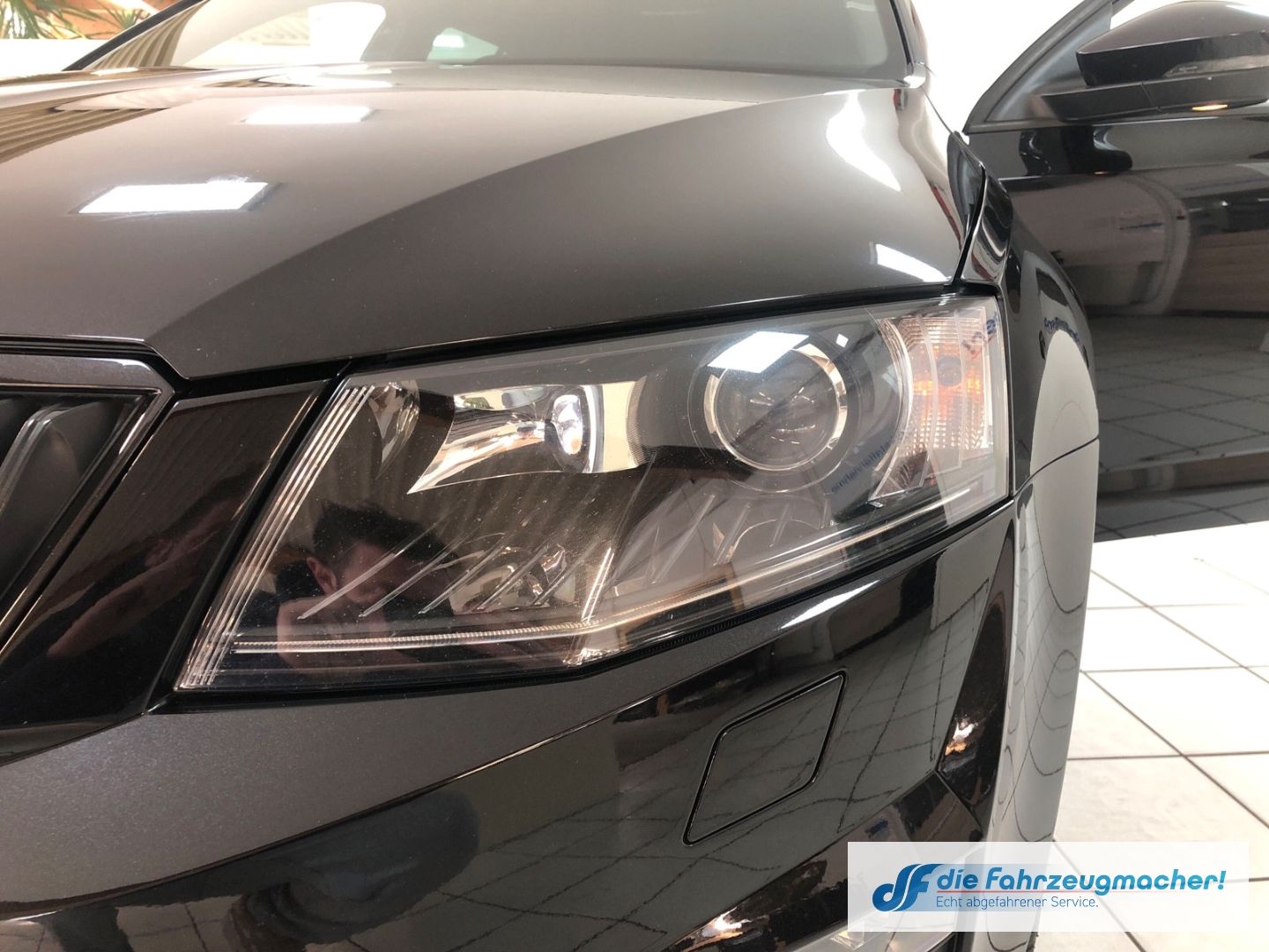 Fahrzeugabbildung SKODA Octavia Combi RS 2.0 TDI DPF Sportpaket Navi Bi-