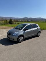 Toyota Yaris 1,0-l-VVT-i - guter Zustand, - Toyota Yaris: Grün