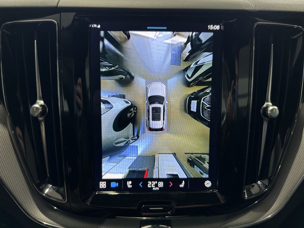 Volvo XC60 T6 R-Design Recharge AWD ACC AHK 360° LED