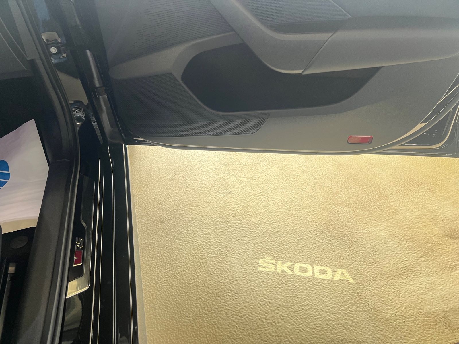 Fahrzeugabbildung SKODA Octavia Combi RS *HEAD*ACC*KAMERA*LED*VIRTUAL*