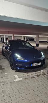 Tesla Model 3 Allradantrieb mit Dualmotor Long Ran...