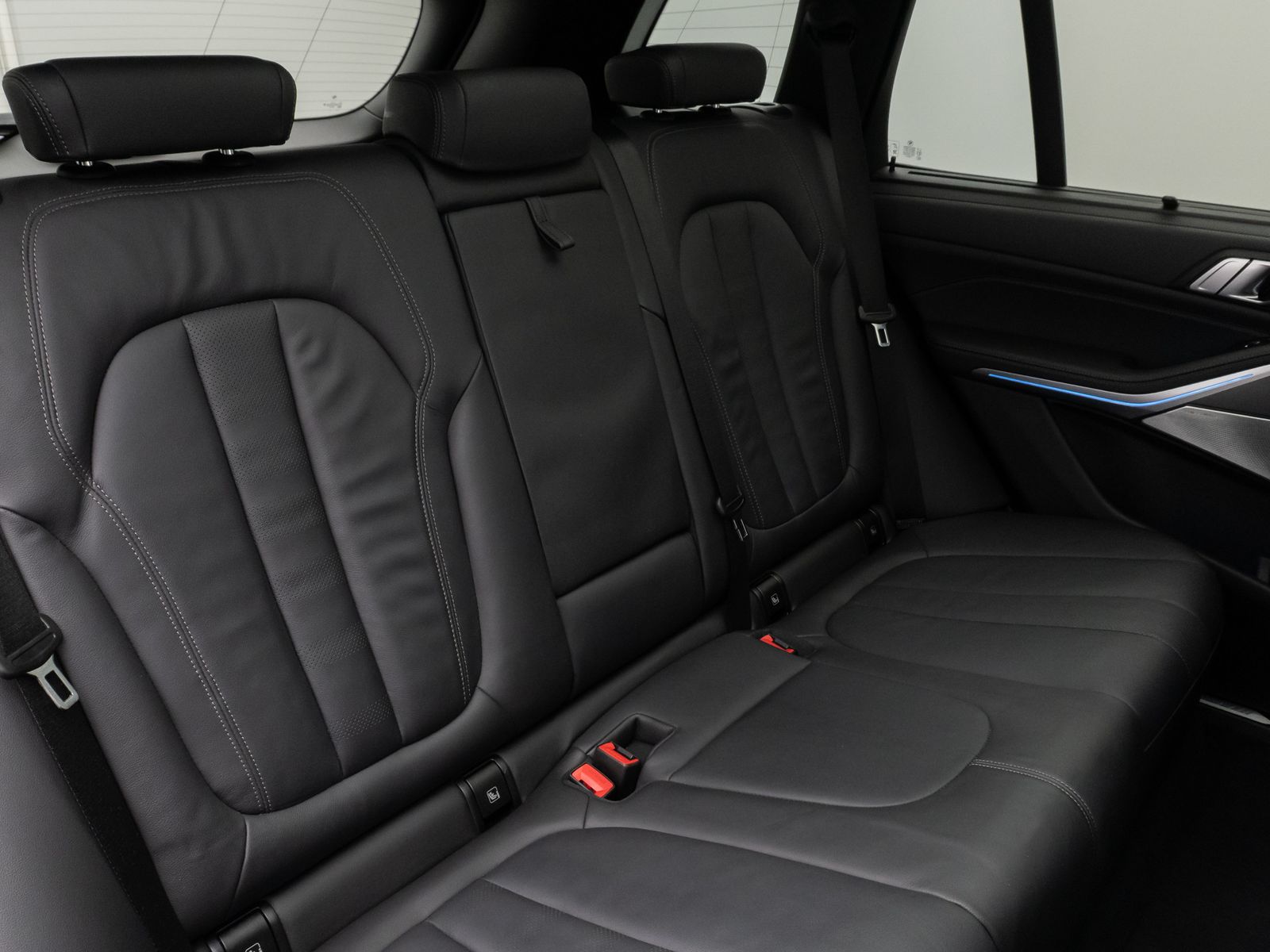 Fahrzeugabbildung BMW X5 xD45e M Sport Panorama Laser 360°HUD DAB B&W