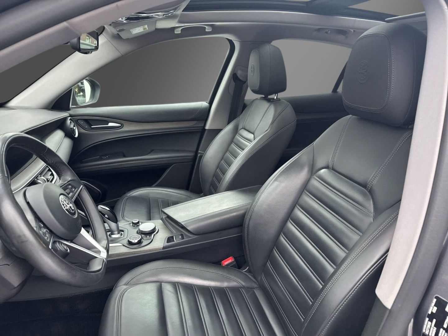 Fahrzeugabbildung Alfa Romeo Stelvio Super Q4 -Panoramadach-Xenon-AHK-