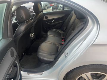 Mercedes E 200 - 12