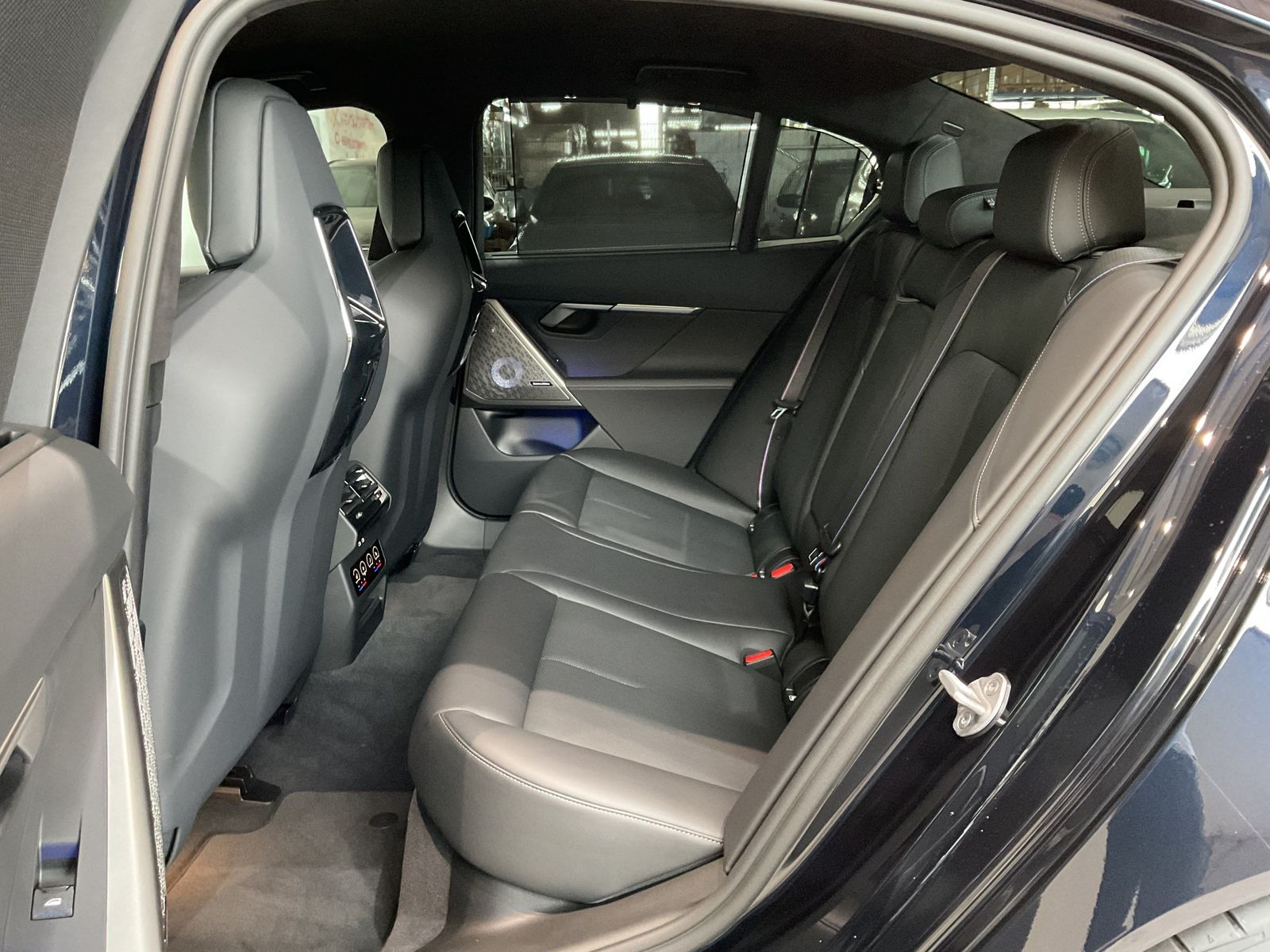 Fahrzeugabbildung BMW M5 Limousine Sitzlüftung, Bowers & Wilkins, M Ca