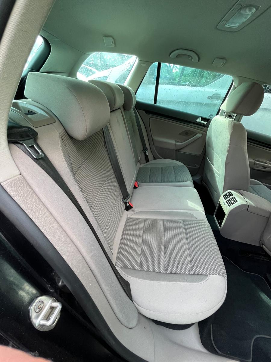 Volkswagen Golf 2012 — engine 1.598 cm³, 105 HP (77kW)
