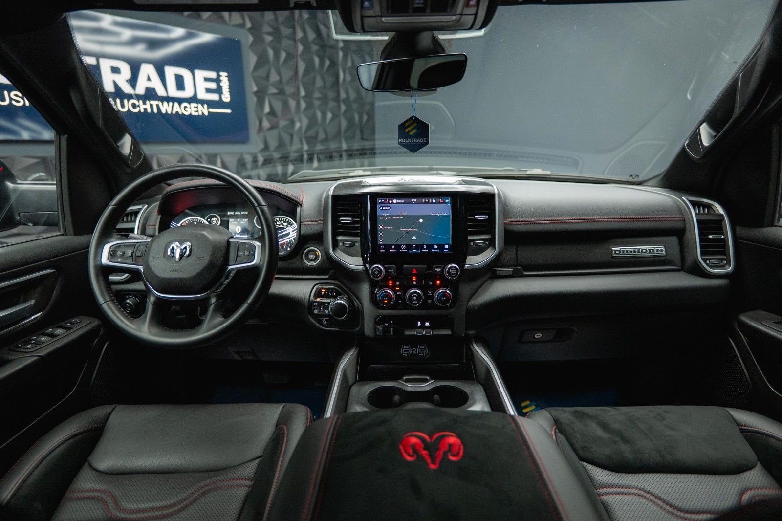 Fahrzeugabbildung Dodge RAM 5.7 V8 HEMI 4x4 OFFROAD NIGHT-Edition LED