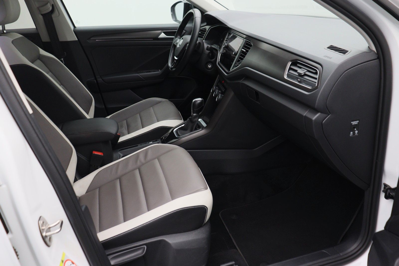 Fahrzeugabbildung Volkswagen T-Roc 2.0 TDI  ACC Navi Kamera LEDER LED