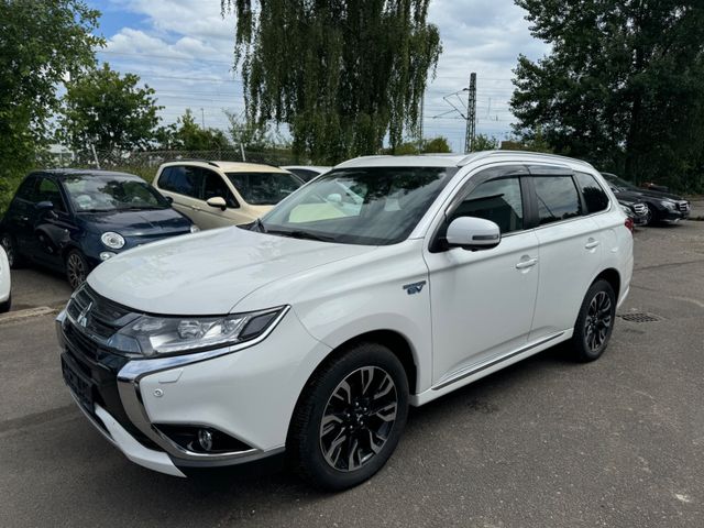 Mitsubishi Outlander PHEV Top 4WD Schiebedach, Leder