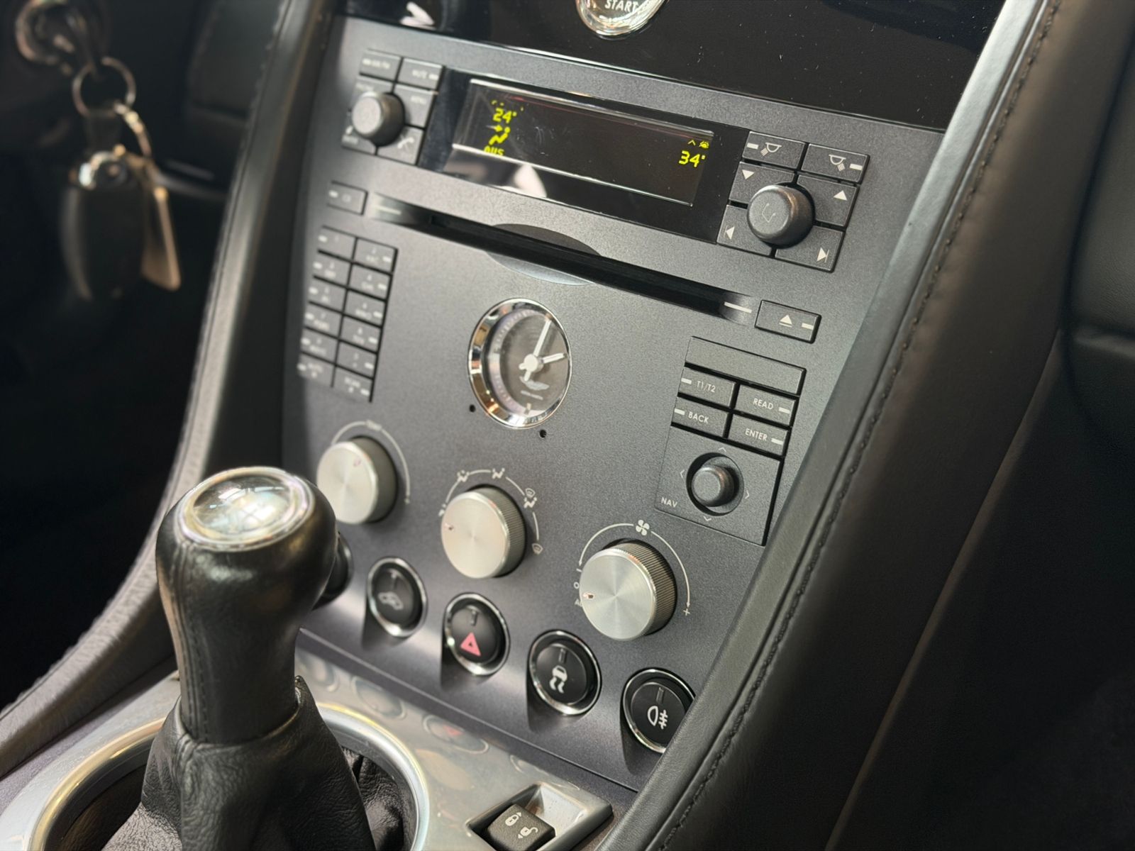 Fahrzeugabbildung Aston Martin Vantage  V8 KLIMA XEN NAV SHZ PDC LEDER