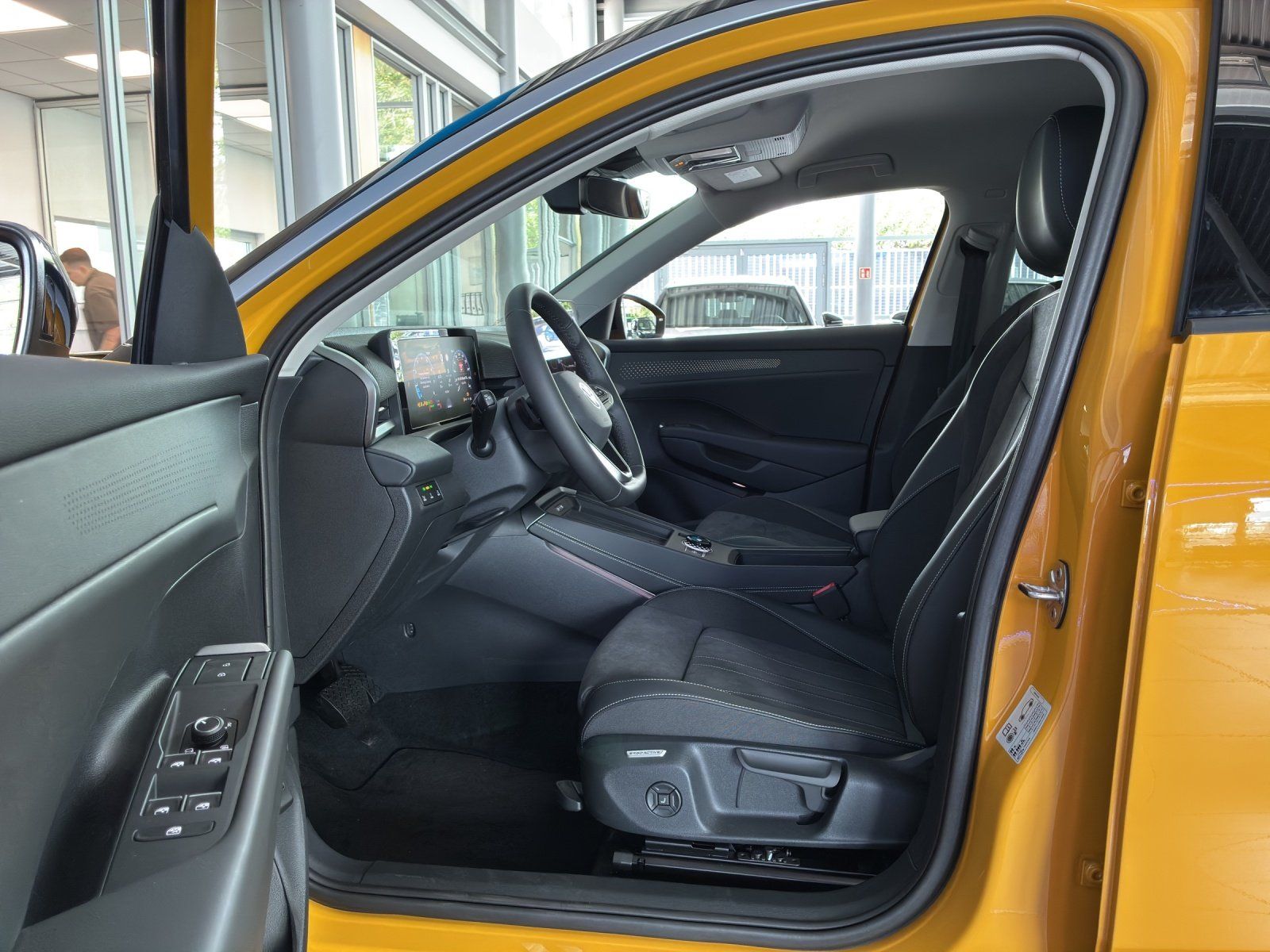Fahrzeugabbildung Volkswagen T-Roc 1.5 eTSI W Style AHK,Kamera,LED,Navi,PDC