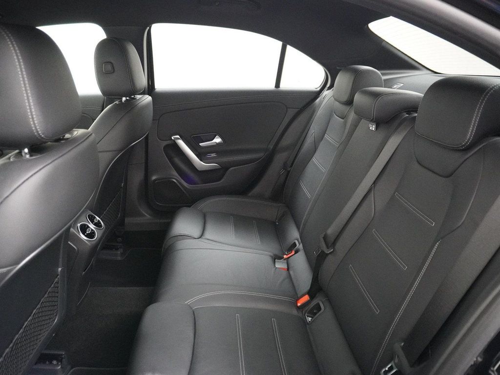 Mercedes-Benz A 200 AMG Business Solution | AHK Wegklapbaar |