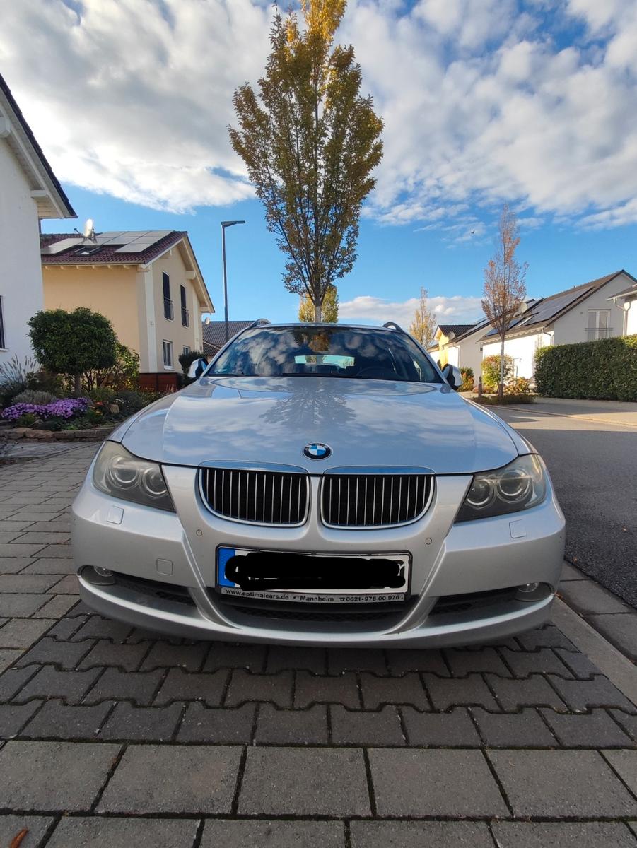 BMW 325 2007 — вигляд ззаду