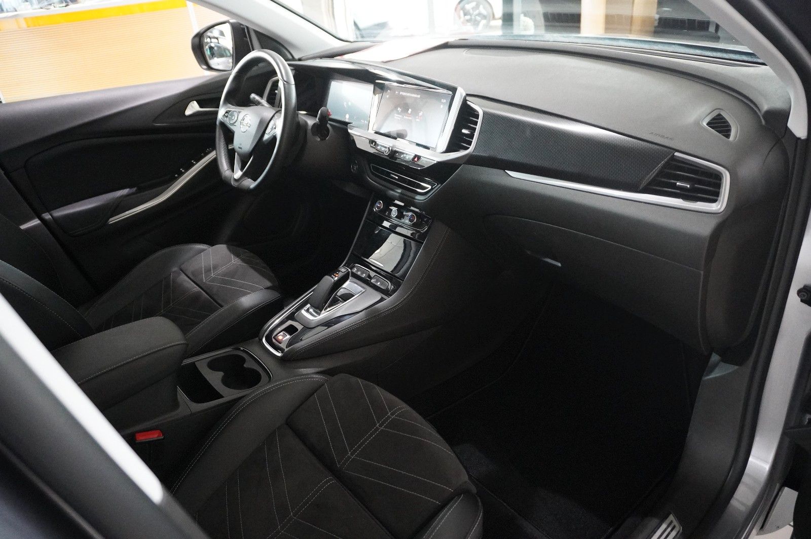 Fahrzeugabbildung Opel Grandland (X) ULTIMATE 4HYBRID NAVI/LED/SPORT/SH