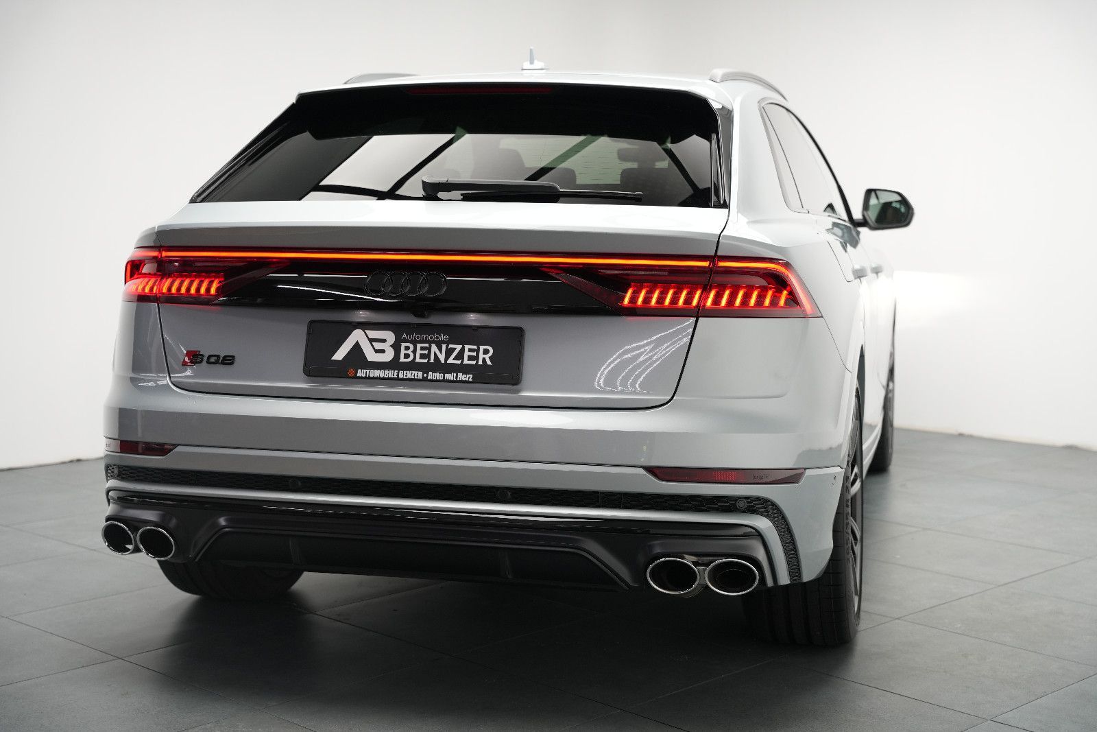 Fahrzeugabbildung Audi SQ8 4.0 TFSI quattro/EXCLUSIVE/ALCANTARA/BLACK