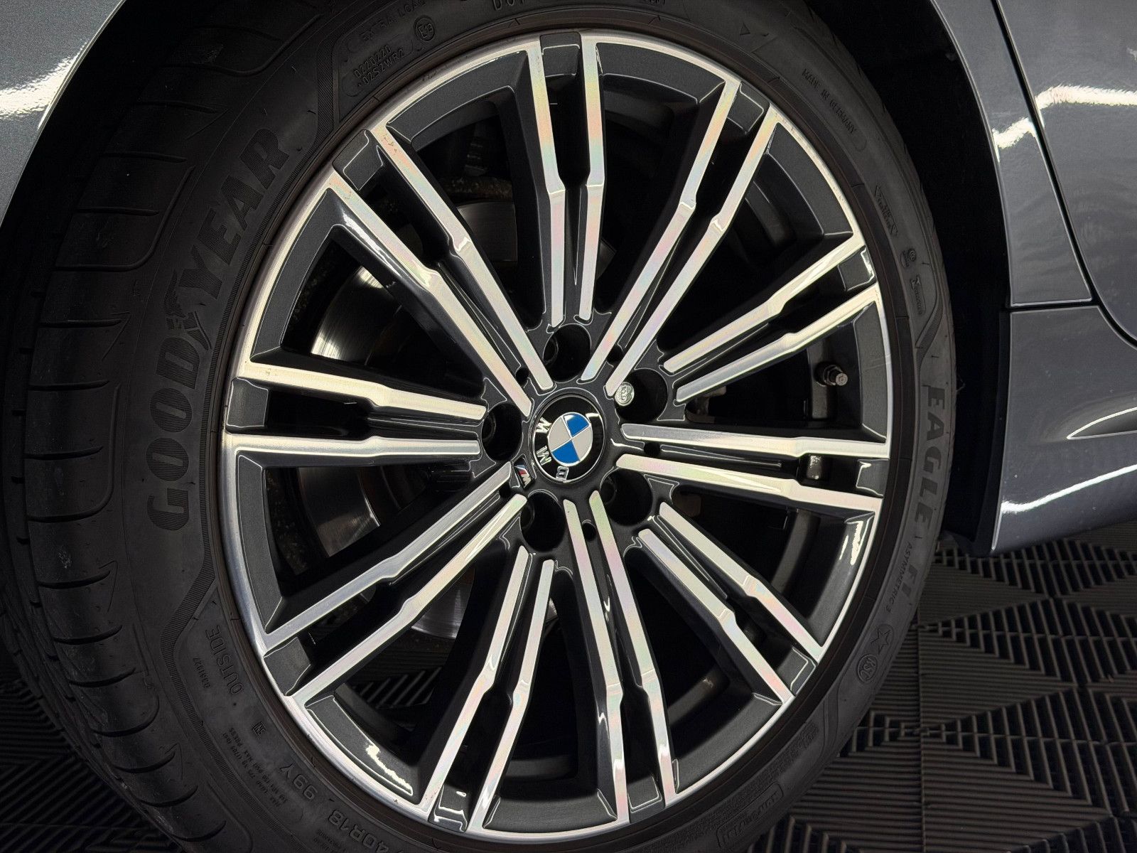 Fahrzeugabbildung BMW 320 d xDrive M SPORT/LED/HuD/H&K/AHK/ACC/VIRCO